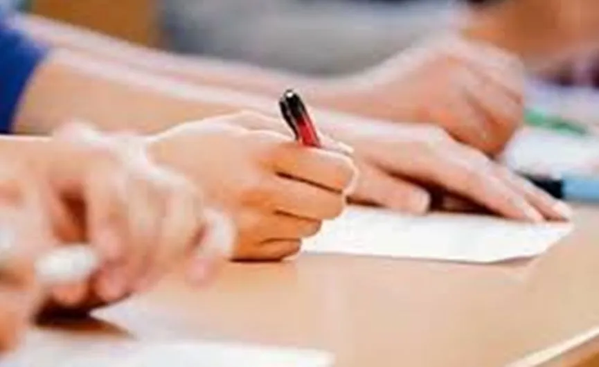 CBSE: 75 फीसदी से कम उपस्थिति पर परीक्षा में नहीं बैठ सकेंगे छात्र, स्कूलों को निर्देश जारी 