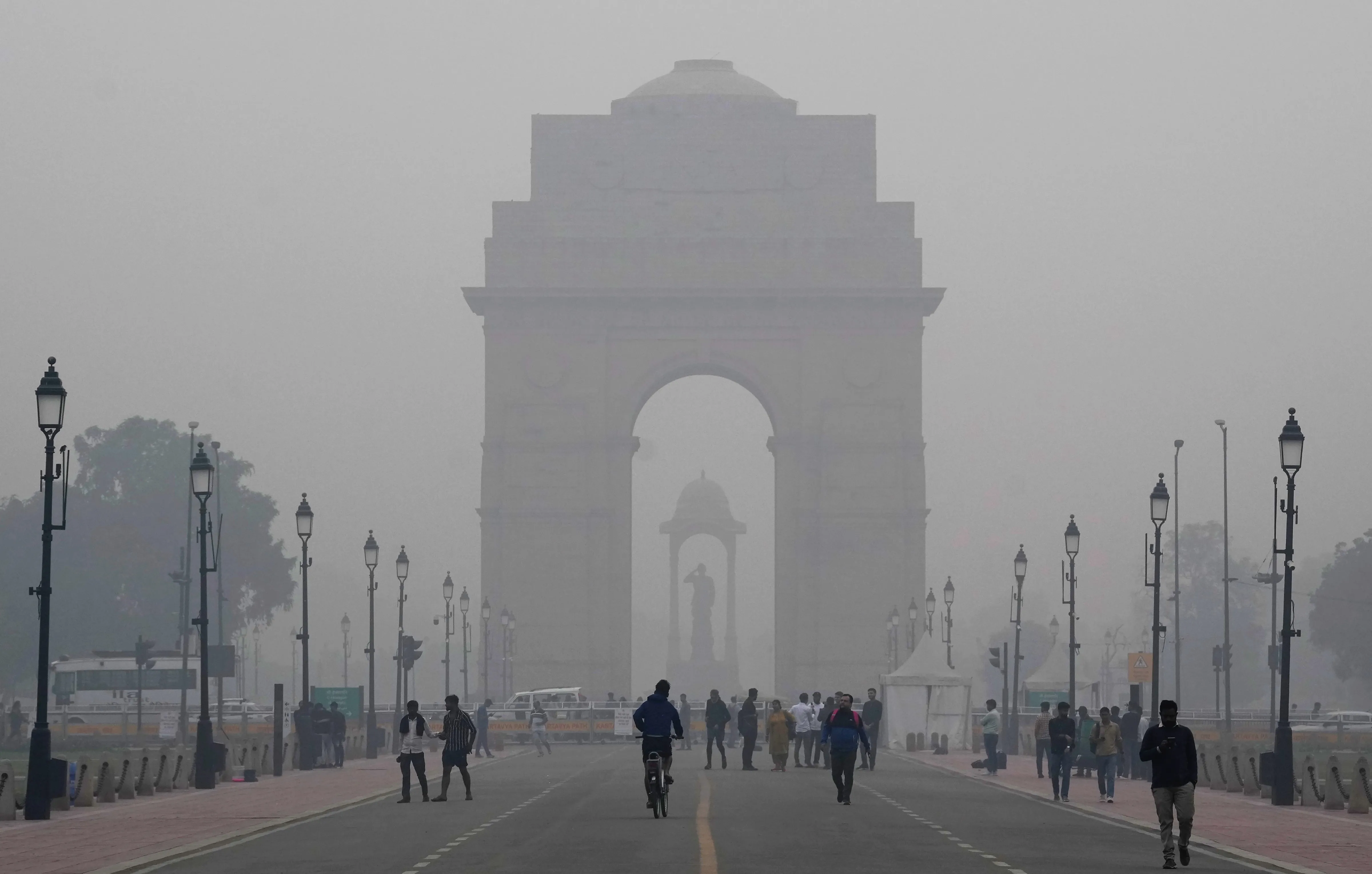 दिल्ली में वायु गुणवत्ता ‘गंभीर’ श्रेणी में, न्यूनतम तापमान 16.6 डिग्री सेल्सियस दर्ज