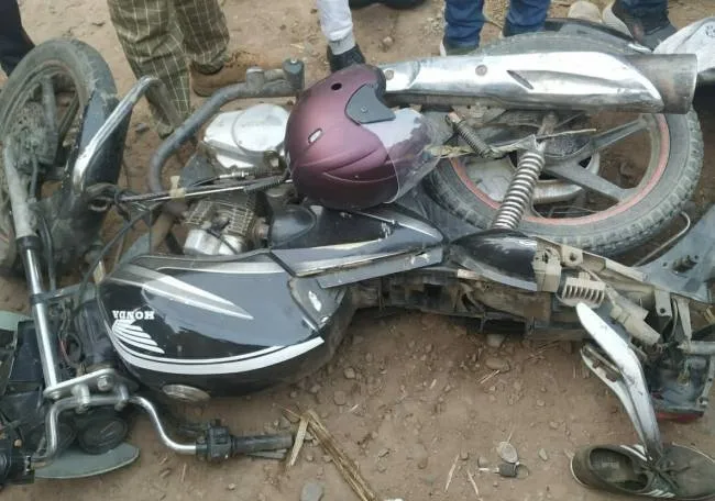 बरेली: टैक्ट्रर ने मारी बाइक सवार को टक्कर, एक मौत और दो घायल 