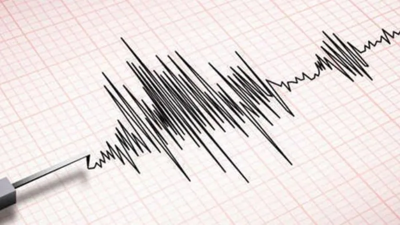 भूकंप के झटके से हिल उठी राजधानी, आधी रात में घरों से बाहर भागे लोग 