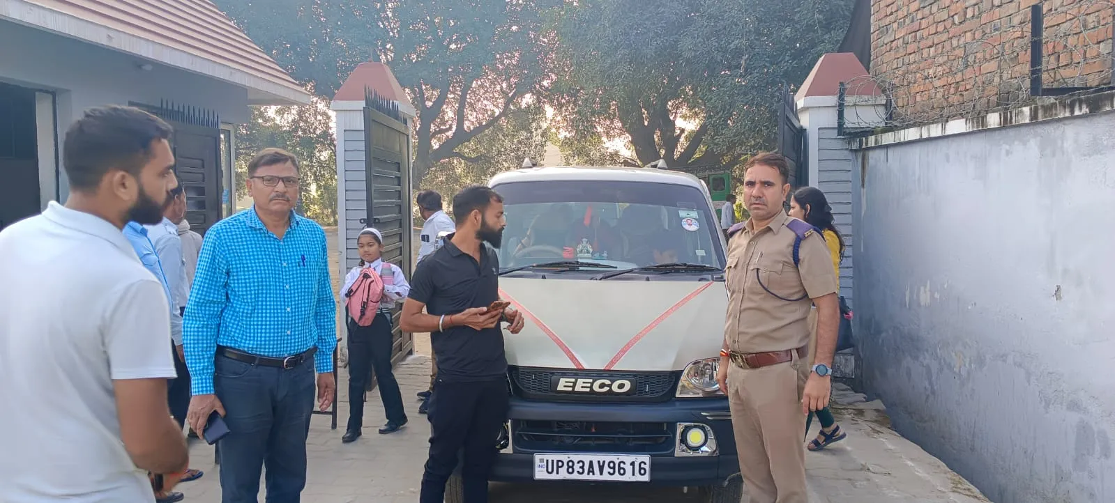 बरेली: बिना मानकों के दौड़ रहे थे वाहन, हादसे के बाद जागे अधिकारी