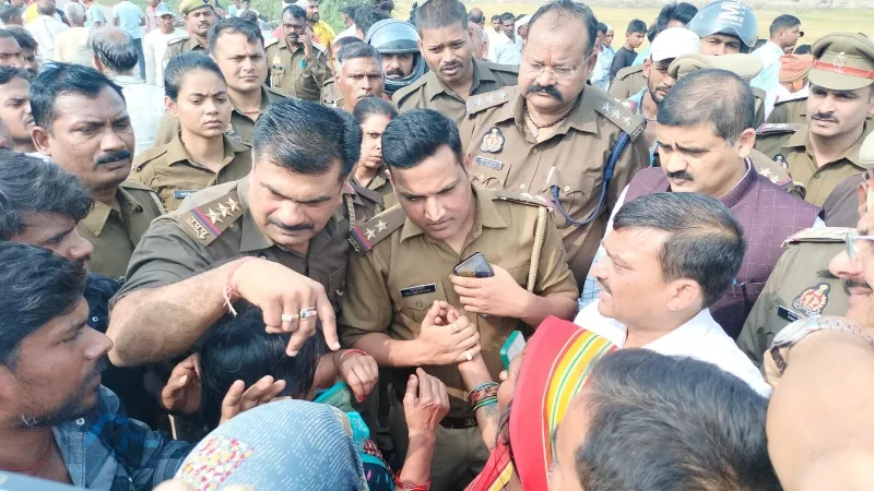 रायबरेली : जमीन पर कब्जे को लेकर पूर्व प्रधान की धारदार हथियार से हत्या