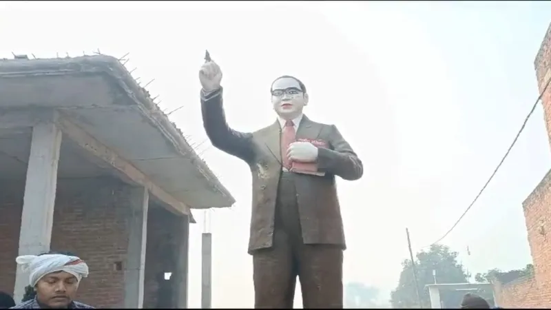 संविधान दिवस पर कौशांबी में हुआ बवाल, बाबा साहब की मूर्ति तोड़ी - मुकदमा दर्ज 