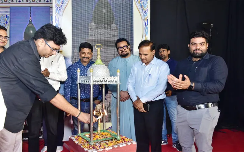 बाराबंकी: देवा महोत्सव में देश के नामचीन कवियों ने किया काव्य पाठ, खूब लूटी महफिल, बटोरी तालियां