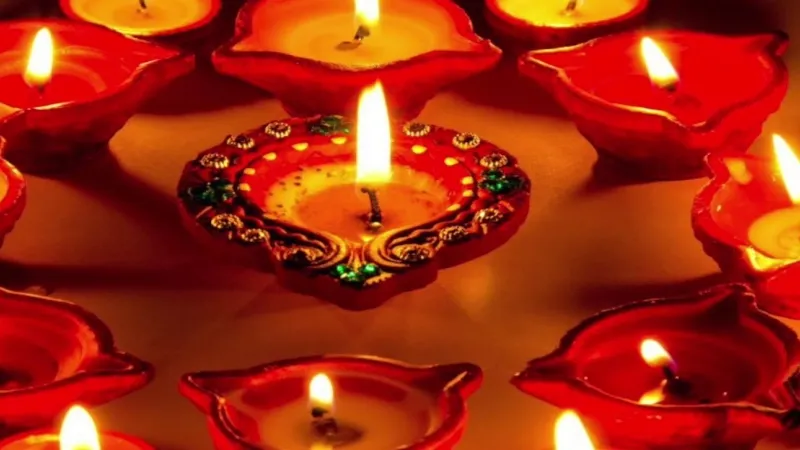 आजमगढ़ के हॉकी मैदान पर 11 हजार दीये जलाकर मनाया गया दीपोत्सव 