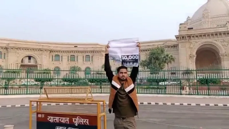 लखनऊ में विधानभवन के सामने युवक ने किया प्रदर्शन, इजराइल के खिलाफ जमकर की नारेबाजी  