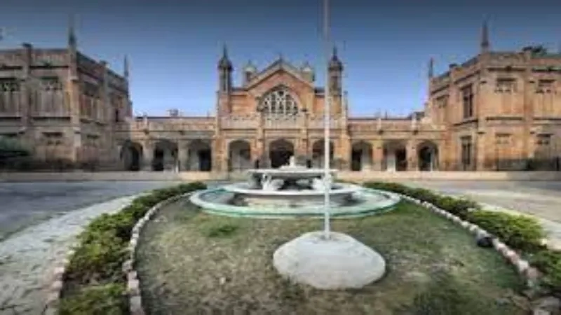 भदोही की शिखा मिश्रा को मिला भाषा विज्ञान में गोल्ड मेडल