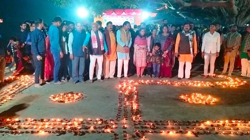 देव दीपावली : बहराइच में 7100 दीपों से जगमग हुआ सरयू तट, अज्ञान के अंधेरे को नष्ट करने का लिया संकल्प