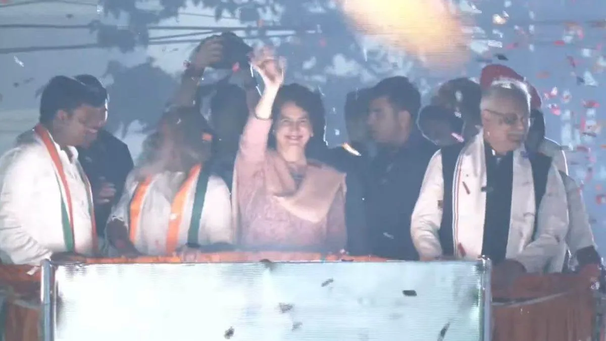 छत्तीसगढ़ की राजधानी रायपुर में प्रियंका गांधी वाड्रा का रोड शो 