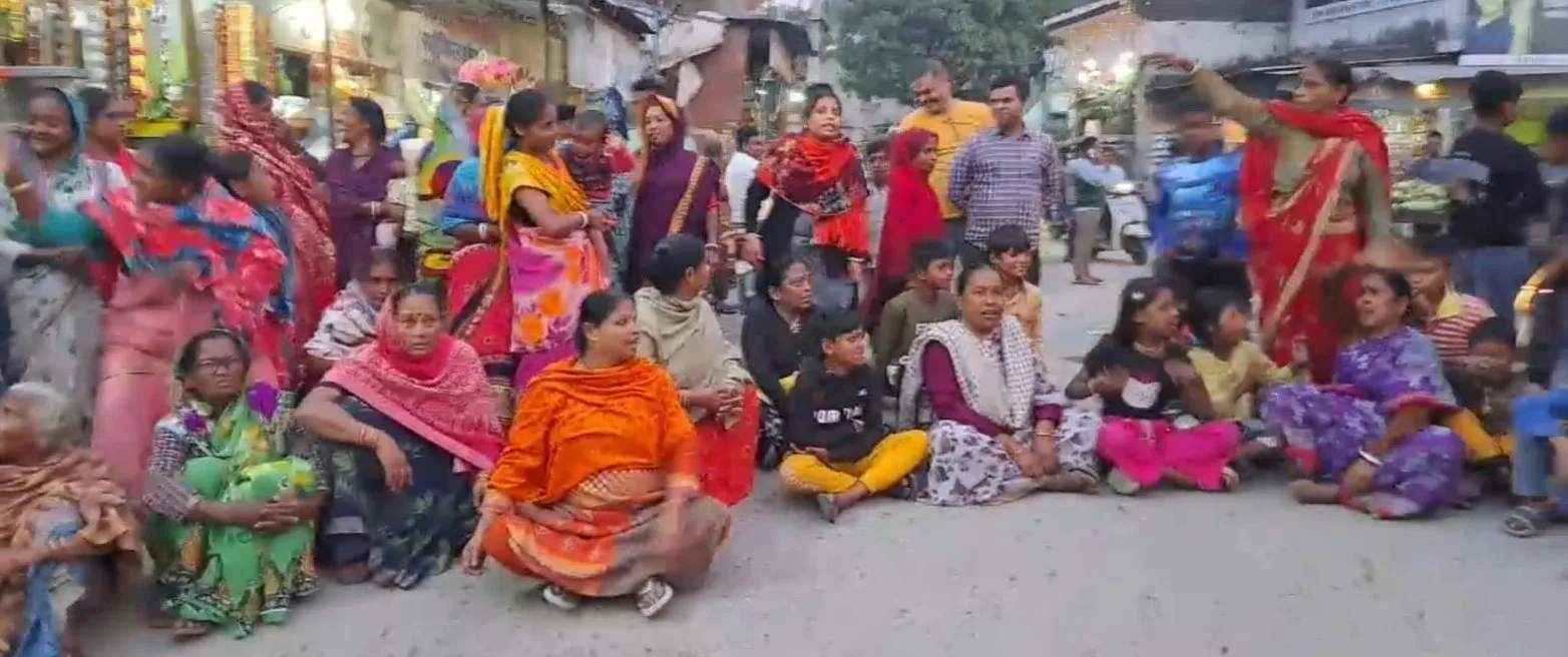 रुद्रपुर: नशे के खिलाफ भड़की महिलाएं, सांकेतिक धरना प्रदर्शन कर जताया आक्रोश