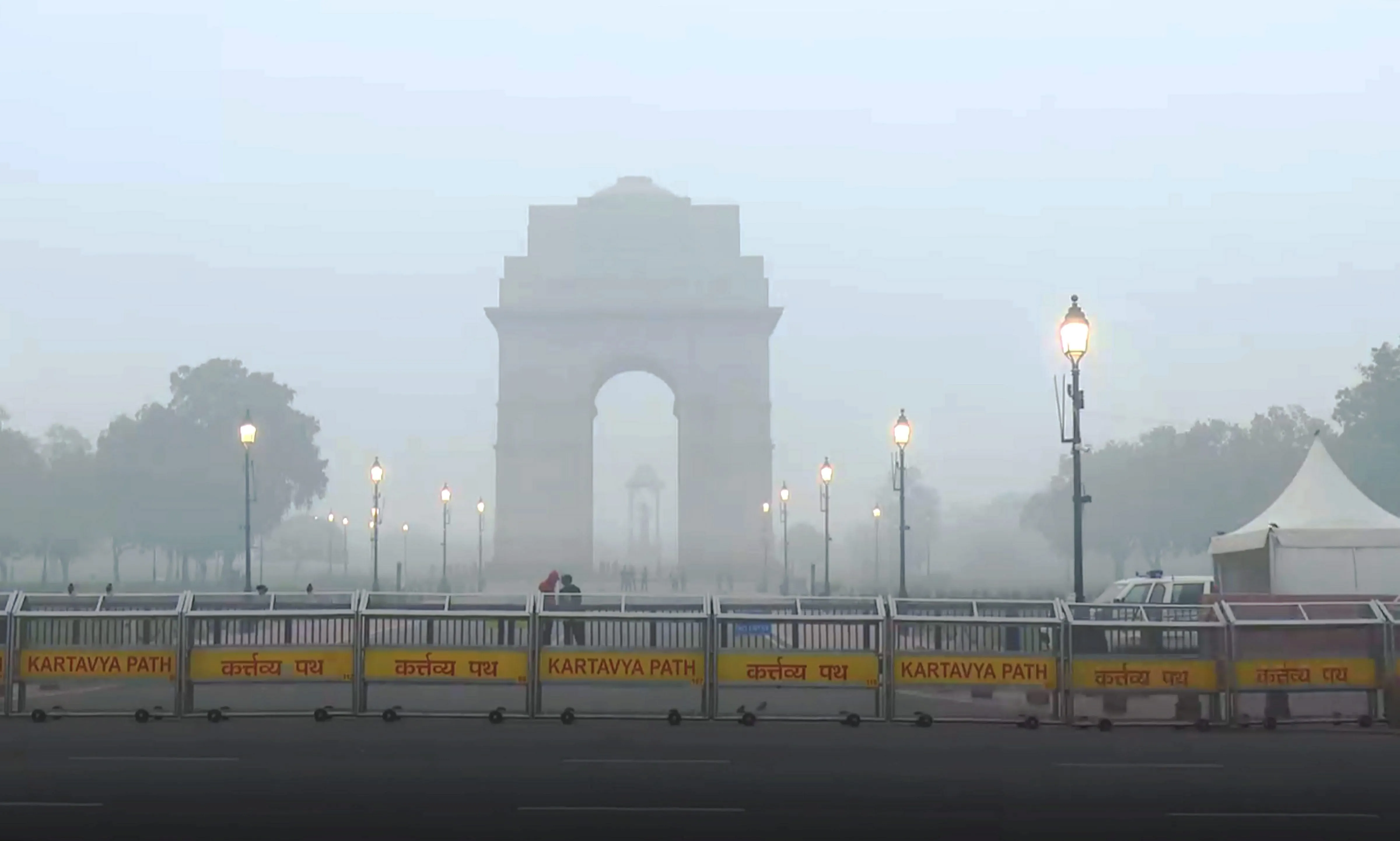 दिल्ली में हवा की गुणवत्ता 'गंभीर' श्रेणी के करीब पहुंची, जानें कहां पर कितना AQI