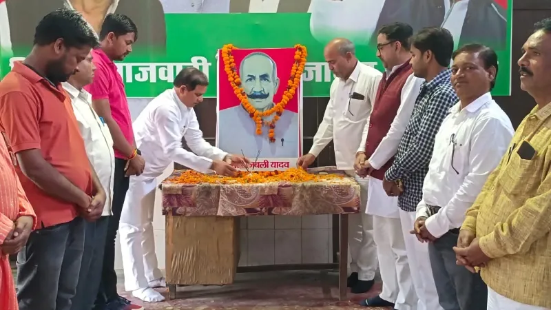 अयोध्या : स्वतंत्रता संग्राम सेनानी राजबलि यादव को दी श्रद्धांजलि 