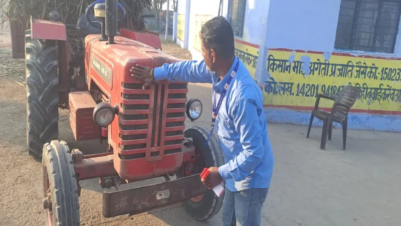 बहराइच में पारले चीनी मिल की नई पहल, दुर्घटना से बचाने को 458 वाहनों पर लगवायी रिफ्लेक्टर पट्टी