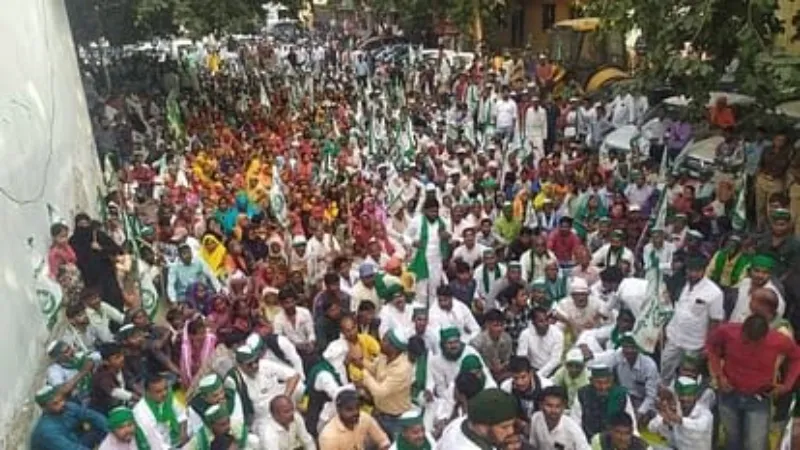 प्रयागराज : मकानों को तोड़े जाने का किसानों ने किया विरोध, बुलाई महापंचायत