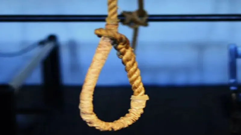 दुबई में रह रहे पति को वीडियो काॅल कर पत्नी ने किया सुसाइड  