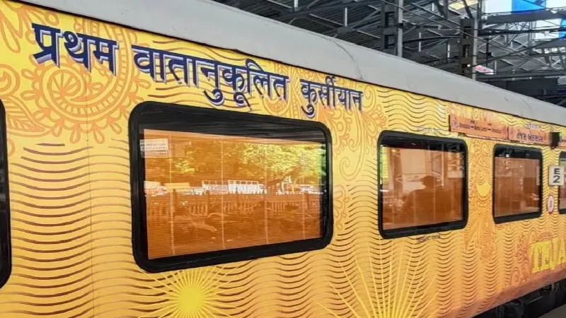 लखनऊ : सामान्य से कहीं ज्यादा बढ़ा ट्रेनों का किराया, टिकट को लेकर यात्री हलकान 