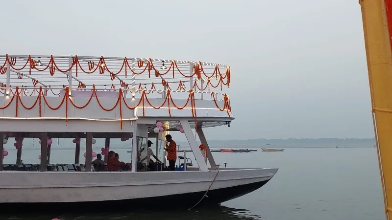 काशी के दो नाविक भाईयों ने 75 लाख की लागत से तैयार किया स्वदेशी क्रूज विश्वनाथम