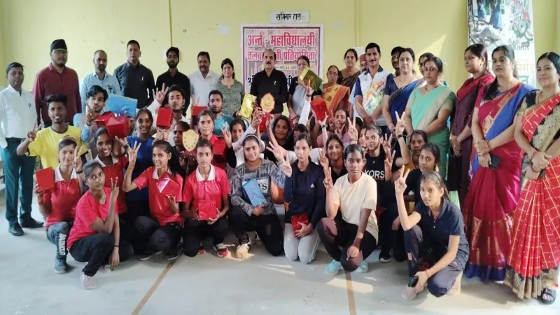 राज्य विश्वविद्यालय की तलवारबाजी प्रतियोगिता प्रतापगढ़ तक ही सीमित, सम्बद्ध कॉलेजों से नहीं आये प्रतिभागी 