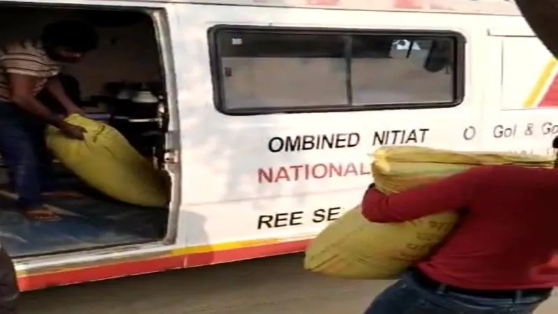 रायबरेली : एंबुलेंस से ले जा रहे थे खाद, डीएम ने लिया एक्शन - चालक निलंबित