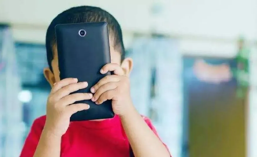 इंटरनेट से रहें सावधान! बच्चे हो रहे हैं डिसऑर्डर के शिकार, जानिए बचने के उपाय 