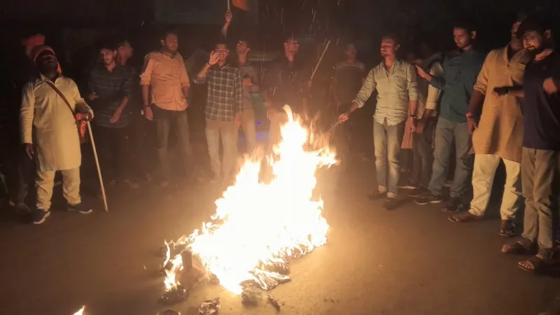 वाराणसी में ABVP ने राहुल गांधी का जलाया पुतला, अजय राय पर लंका थाने में दर्ज कराया मुकदमा 