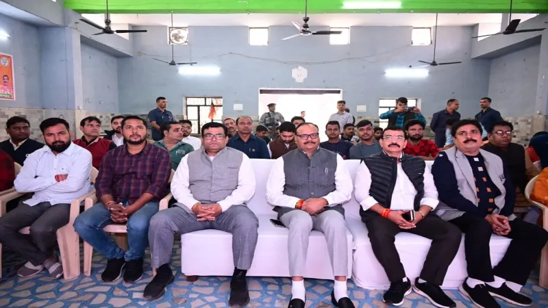 मन की बात : डिप्टी CM ब्रजेश पाठक ने सुना PM मोदी का कार्यक्रम, महानगर अध्यक्ष भी रहे मौजूद 