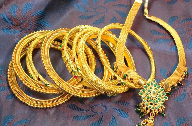 भारत में दिवाली से पहले धनतेरस पर सोने की बिक्री में तेजी 