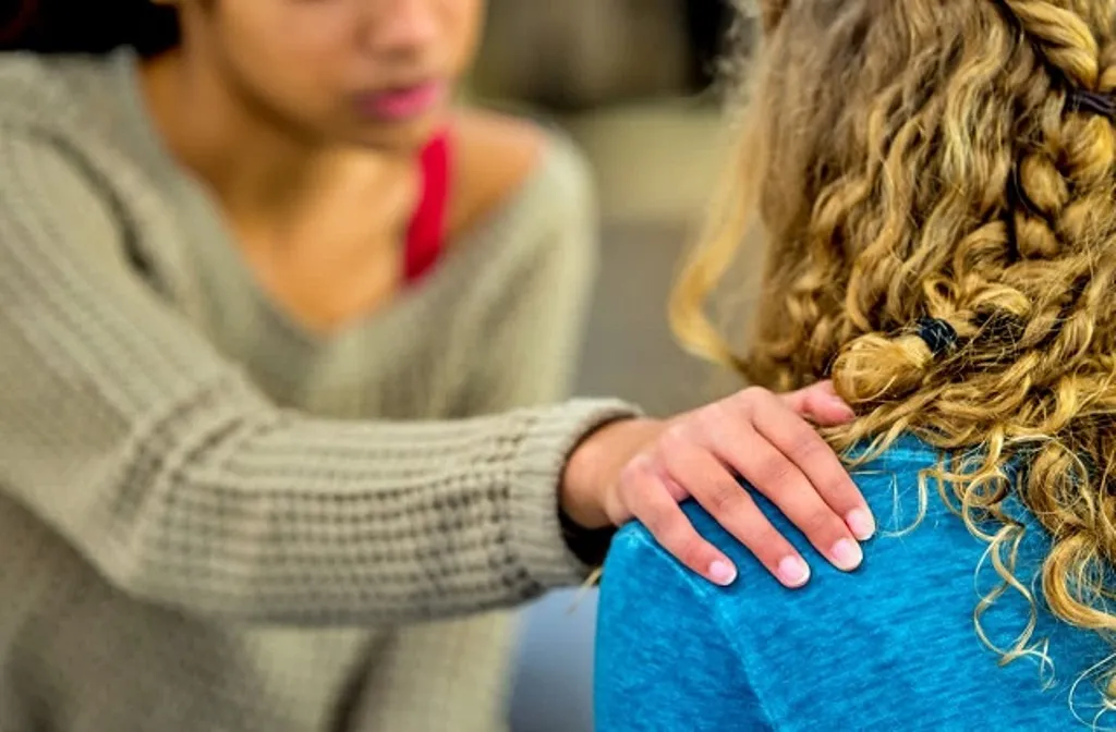 करुणा की थकान किसी को भी हो सकती है - इसे कैसे दूर कर सकते हैं 