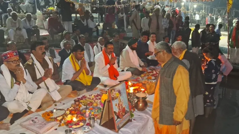 2100 दियों से जगमगाया गोकना घाट, कार्तिक पूर्णिमा मेले का शुभारम्भ 
