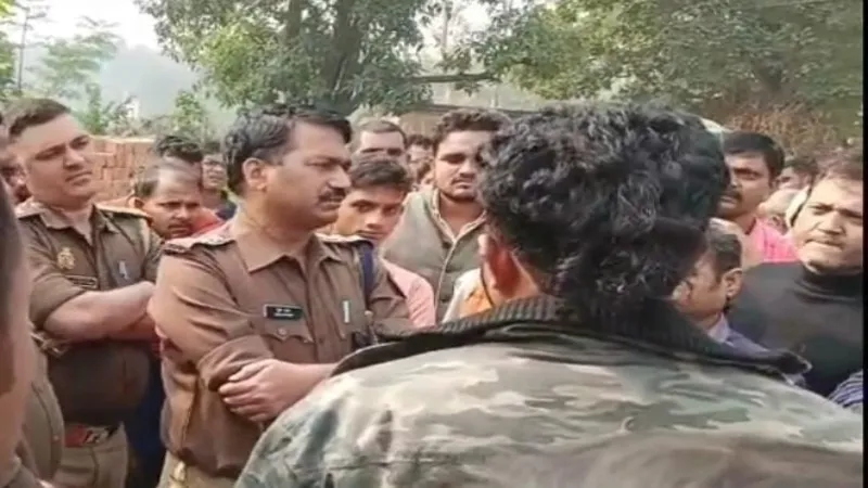 जमीन के झगड़े में चाचा को उतारा मौत के घाट, पुलिस के शव उठाने पर हुआ बवाल