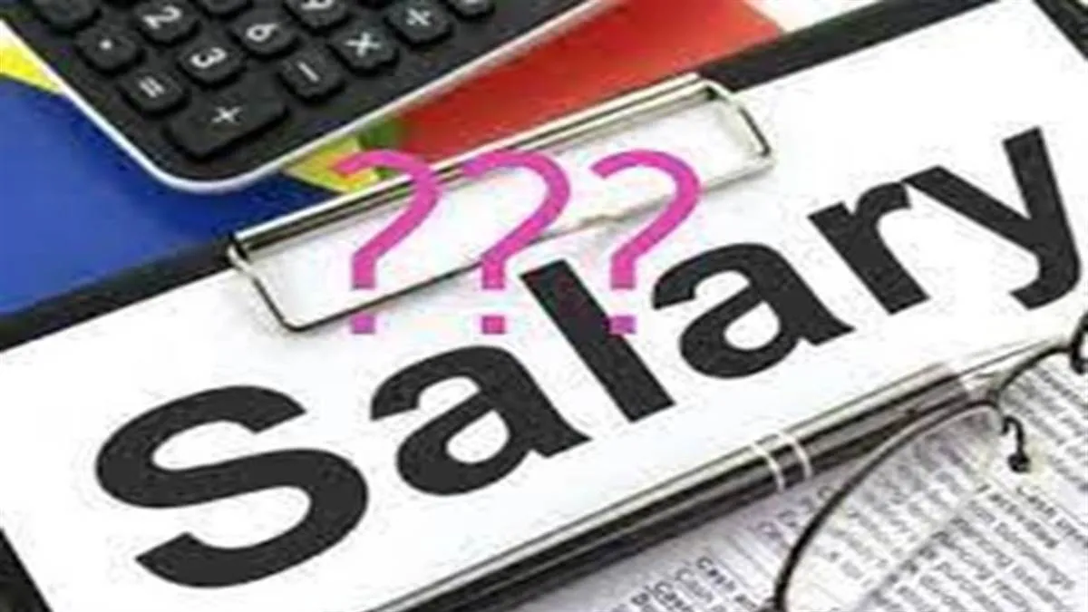 बरेली: वेतन आया नहीं, कैसे मनाएं दिवाली, एडीएसआईसी और सीएमओ को सौंपा ज्ञापन