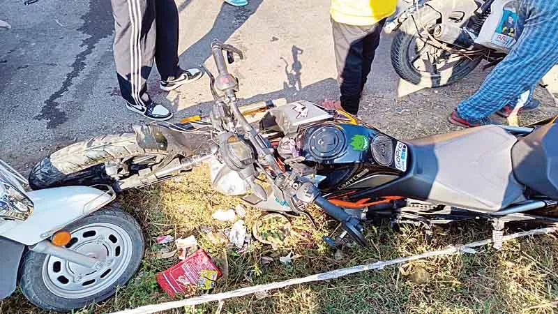 हिमाचल प्रदेश: गाड़ी-स्कूटी के बीच भिड़ंत, दो युवकों की मौत