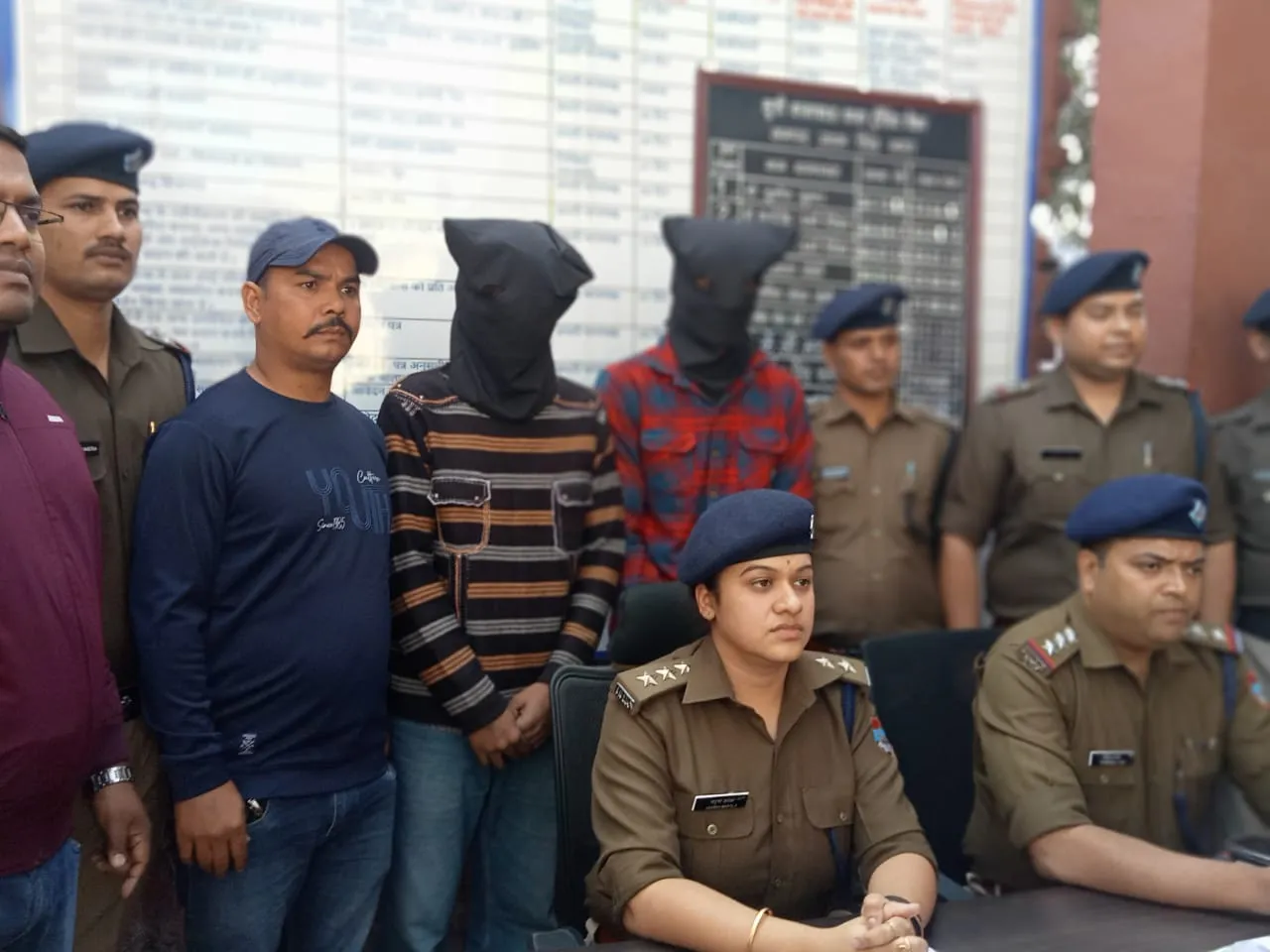 रुद्रपुर: गर्दन पर चाकू लगाकर लूटपाट करने के दो आरोपी गिरफ्तार