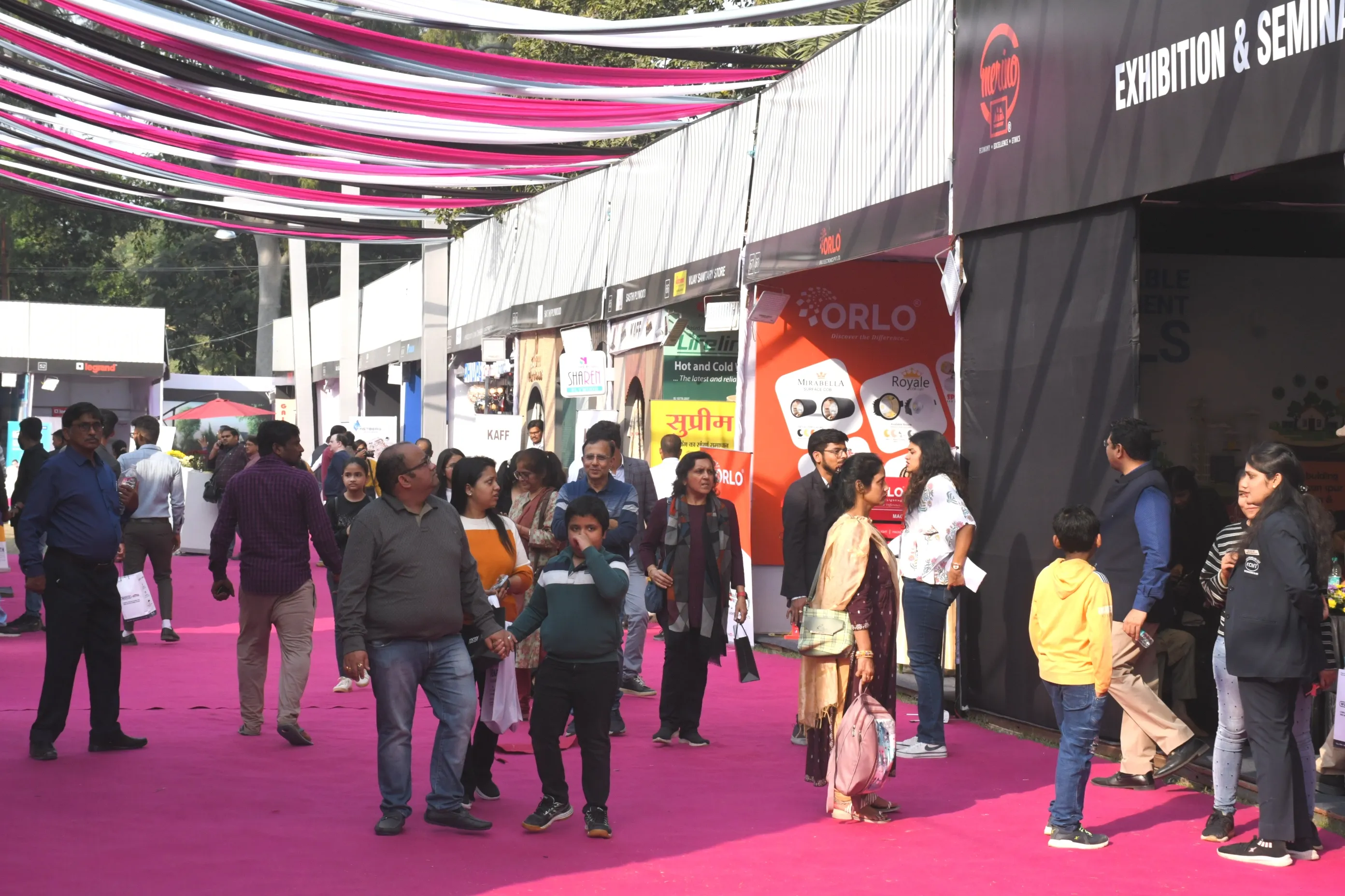 बरेली: आखिरी दिन होम अप्लायंसेस के स्टालों पर उमड़ी भीड़