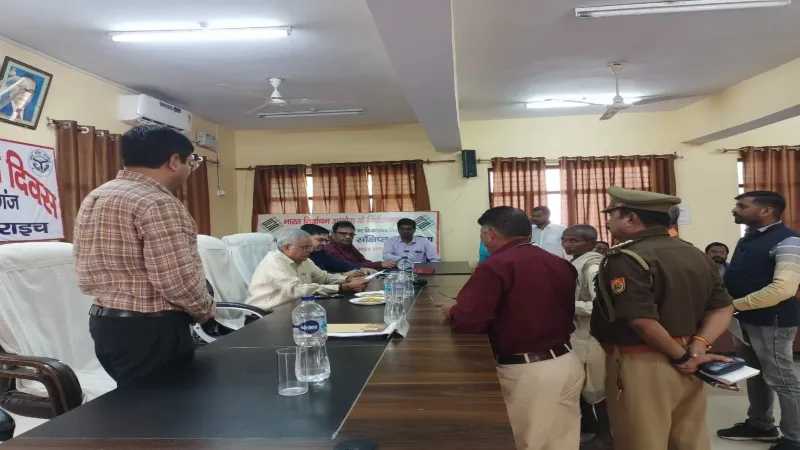 बहराइच : आयुक्त ने घूस मांगने वाले लेखपाल को निलंबित करने के दिए निर्देश