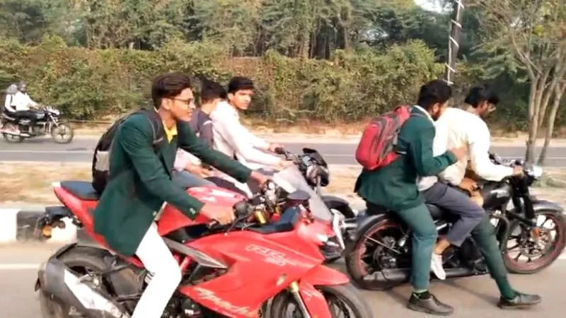 Video - एडिशनल एसपी के बेटे की मौत के 24 घंटे बाद स्कूली ड्रेस में पहुंचे स्टंटबाज, गाड़ियां सीज