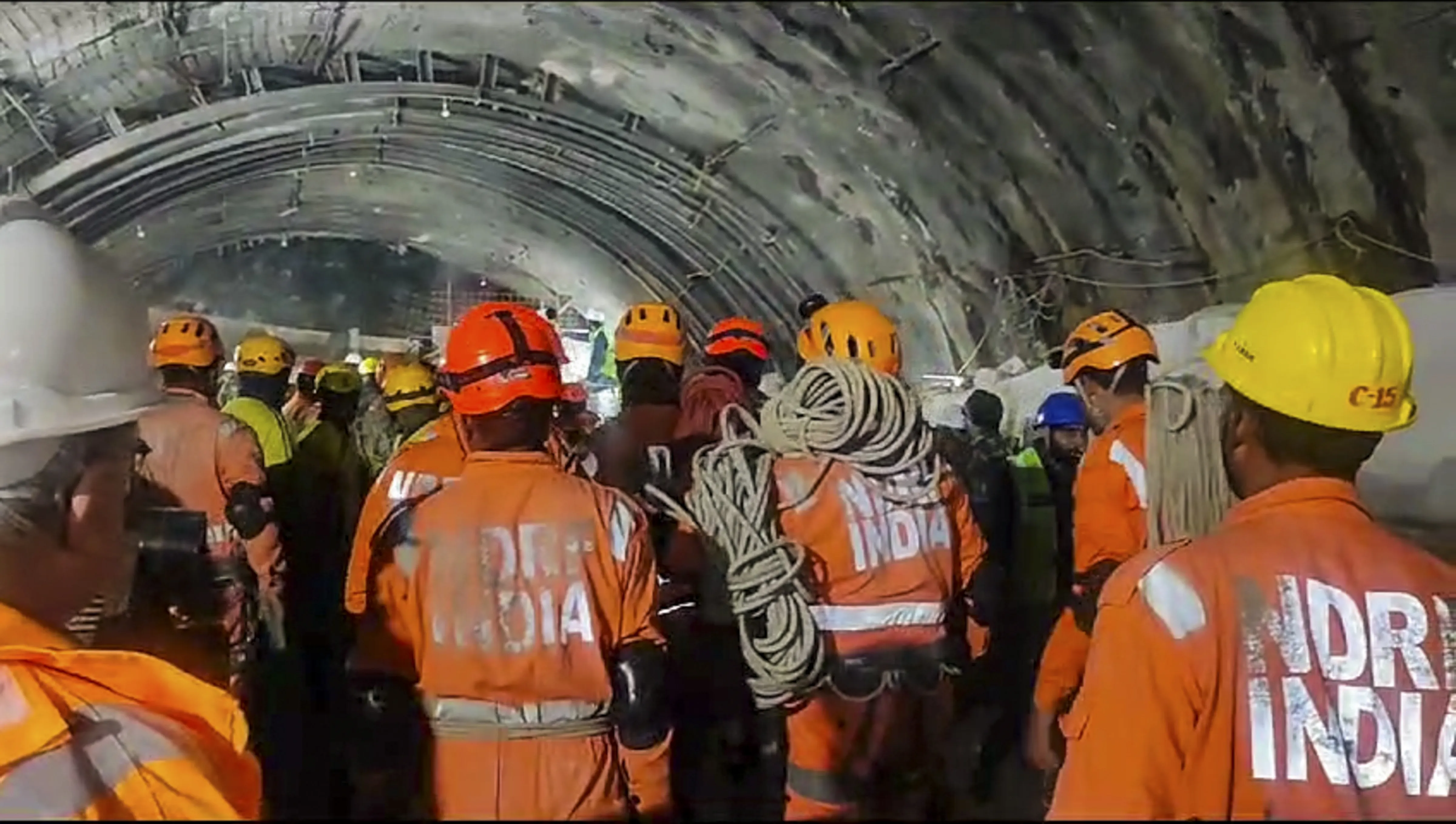 Uttarkashi tunnel rescue: मजदूरों के पास पहुंची जिंदगी की पाइपलाइन, टनल साइट से पहली एंबुलेंस निकली, 17 दिन बाद पूरा हुआ रेस्क्यू ऑपरेशन