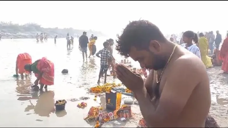 यम द्वितीया : भयमुक्ति के लिए अयोध्या में श्रद्धालुओं ने की यमराज की पूजा 