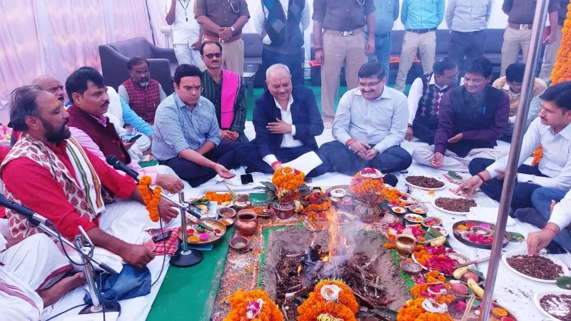 माघ मेला 2024 :  पुलिस अधिकारियों ने वैदिक मंत्रोच्चार के बीच किया भूमि पूजन