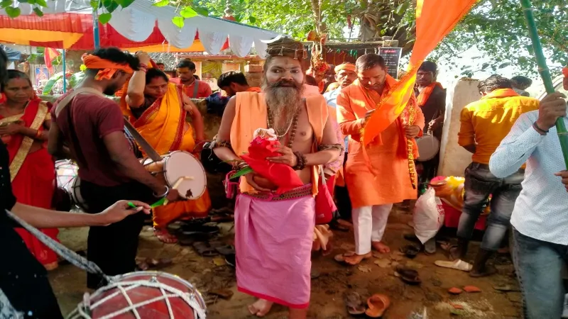 लखनऊ : आस्था के सैलाब का साक्षी बना बड़ी भुइयन माता मंदिर, 109 कुण्डीय सुमेरू रूद्रमहायज्ञ का शुभारंभ