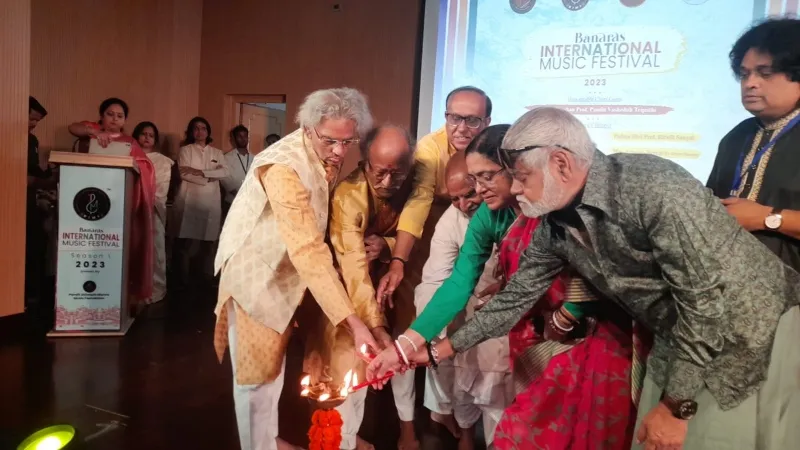 Banaras International Music Festival : शास्त्रीय के साथ एक मंच पर नजर आया विश्व संगीत