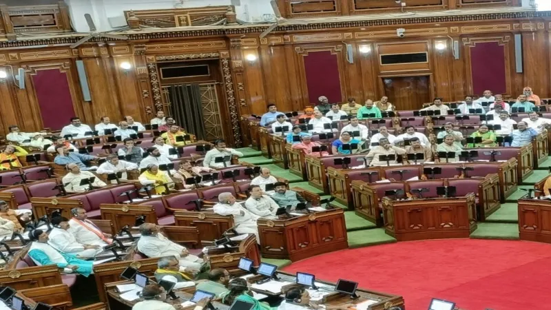 UP assembly winter session : जातिवार जनगणना के मुद्दे पर सपा सदस्यों ने किया वाकआउट  