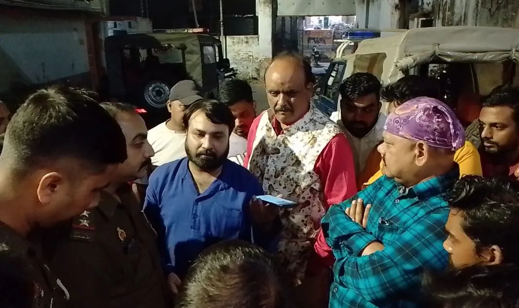 बरेली: एमबी इंटर कॉलेज के मैदान में पटाखा दुकानें लगाने का विवाद थाने पहुंचा, जानिए मामला