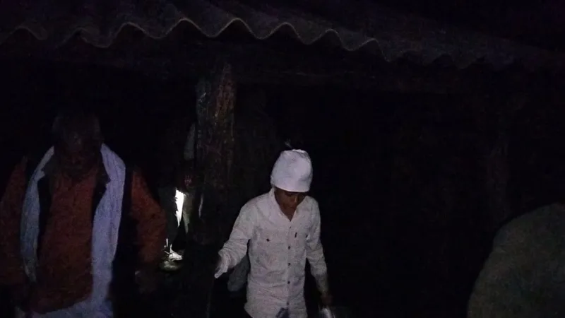 बहराइच : अहाते में लगी आग से तीन मवेशियों की मौत, आधा दर्जन घायल