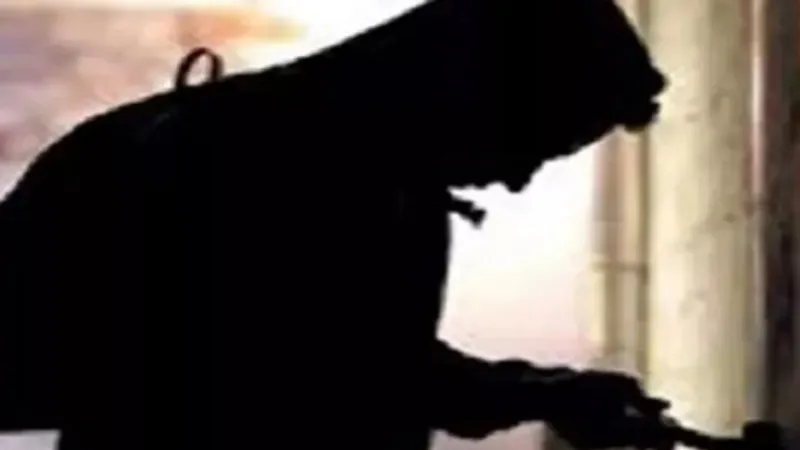 गौतमबुद्ध नगर : फ्लैटों में चोरी करने के आरोप में एक व्यक्ति गिरफ्तार 