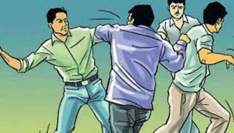 बरेली: पटाखा फोड़ने के विवाद में भिड़े दो पक्ष, थाने का किया घेराव