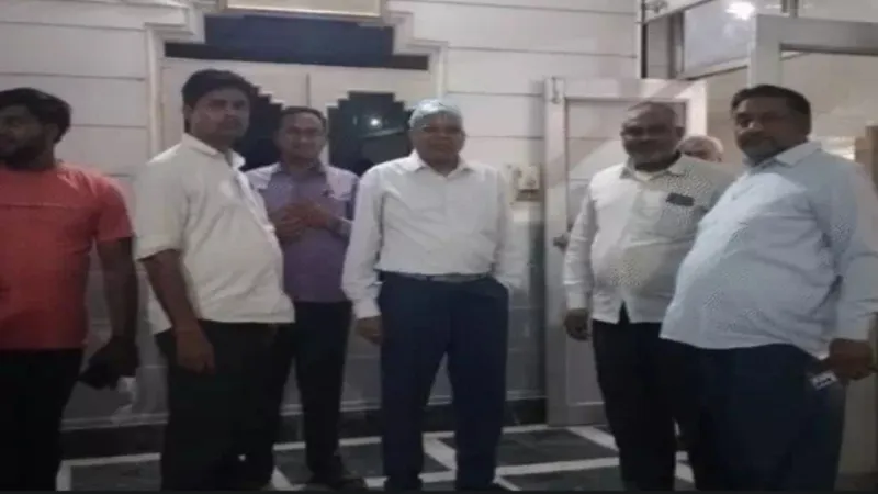 Earthquake :  डाक्टर बोले - देख रहा था मरीज तभी लगा कोई कुर्सी हिला रहा है... 