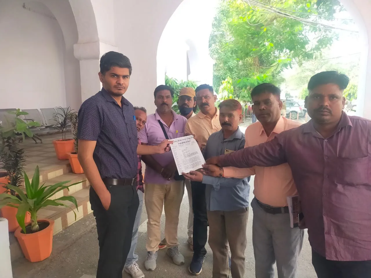 बरेली: 'संविदा पर लगे सफाई कर्मियों को किया जाए स्थाई', उत्तर प्रदेशीय सफाई मजदूर संघ ने की मांग