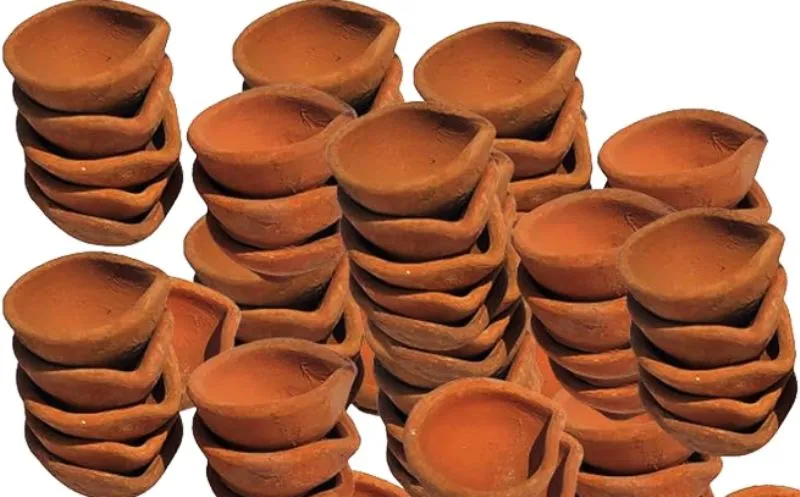 हल्द्वानी: मिट्टी के दीयों को 'रोशनी' का इंतजार
