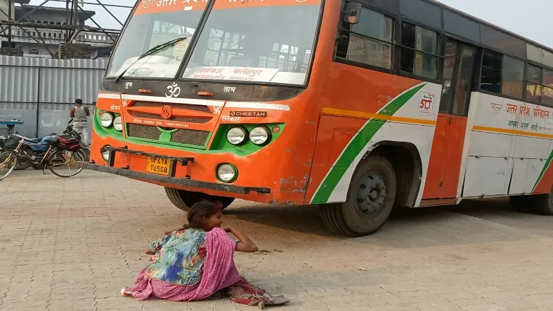 रायबरेली : रोडवेज बस की चपेट में आने से 4 वर्षीय बच्चे की मौत, मांग रहा था भीख 